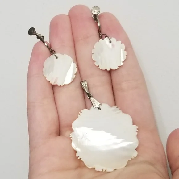 Beauties: vtg mother of pearl earrings & pendant, VGUC - Picture 9 of 11